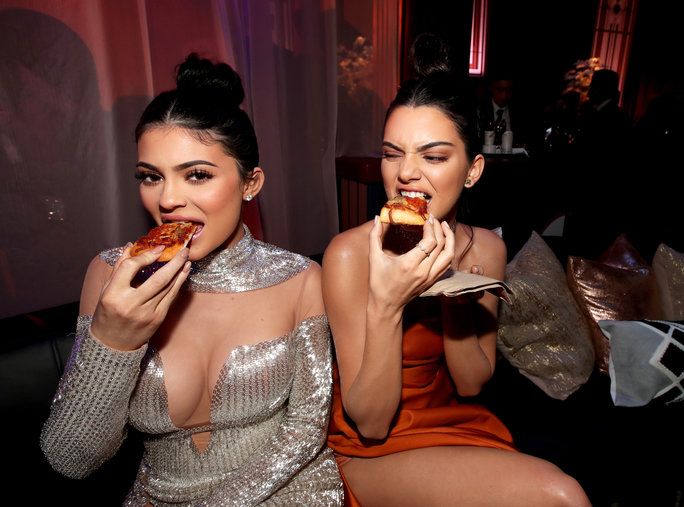 काइली Jenner Kendall Jenner Pizza - Embed