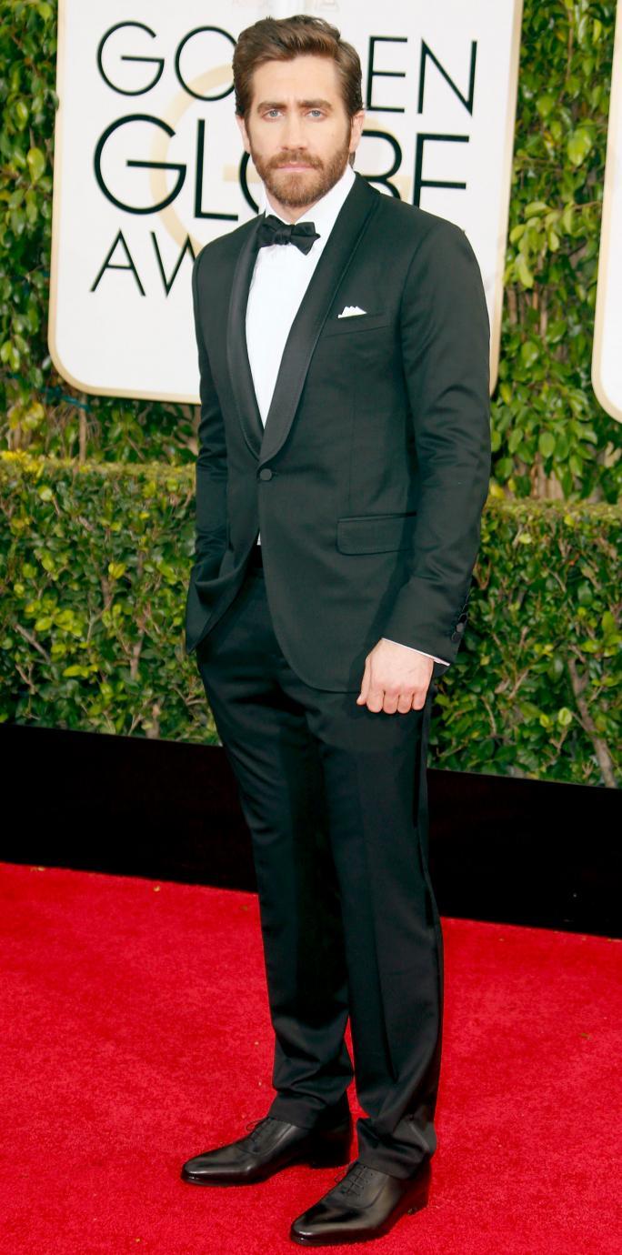 जेक Gyllenhaal in a black tuxedo