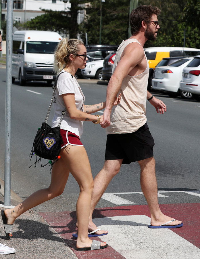 ไมลีย์ Cyrus and Liam Hemsworth in Australia - Embed
