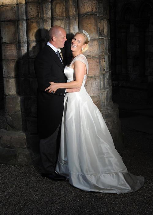 ชื่อเสียง Wedding Photos - Zara Phillips and Mike Tindall