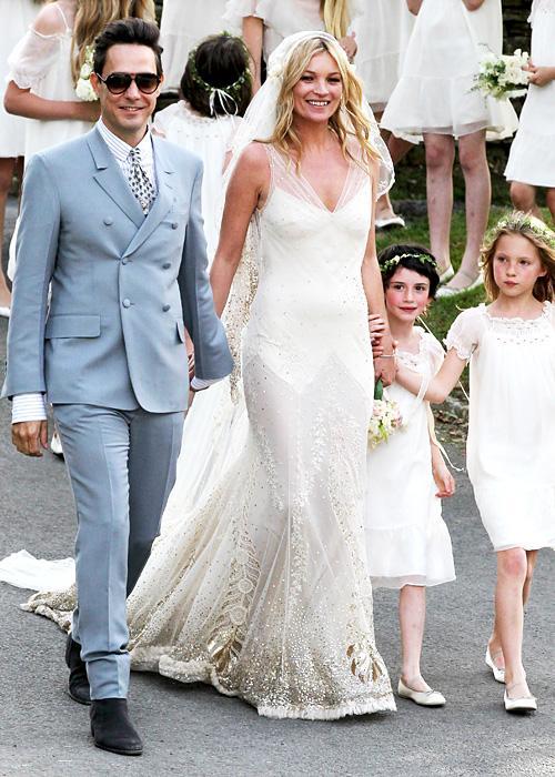 ชื่อเสียง Wedding Photos - Kate Moss and Jamie Hince