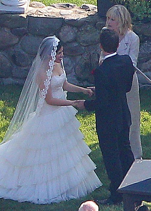 प्रसिद्ध व्यक्ति Wedding Photos - America Ferrera and Ryan Piers Williams
