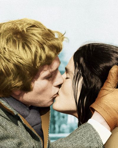 आइकॉनिक Kisses - Love Story - 1970's Movies