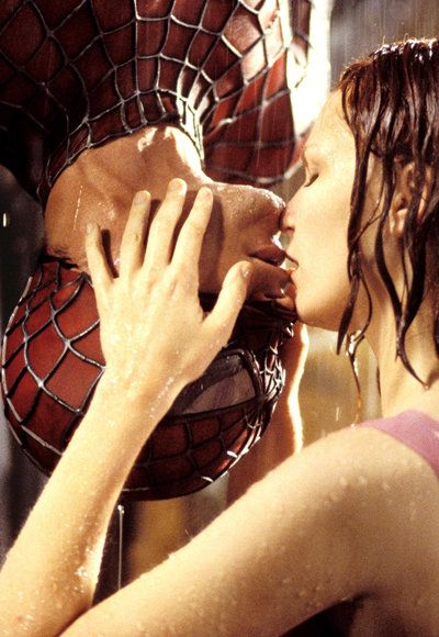 आइकॉनिक Kisses - Spiderman - Kirsten Dunst