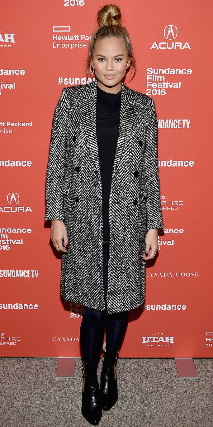 แบบ Chrissy Teigen attends 'Southside With You' Premiere during the 2016 Sundance Film Festival at Eccles Center Theatre on January 24, 2016 in Park City, Utah. 