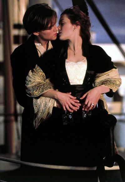 आइकॉनिक Kisses - Titanic - Leonardo DiCaprio