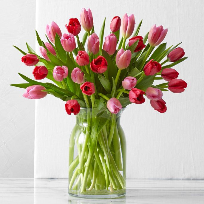 वेलेंटाइंस Day Tulips by Real Simple