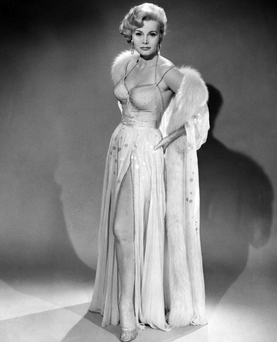 ज़ा Zsa Gabor Poses for the Camera 