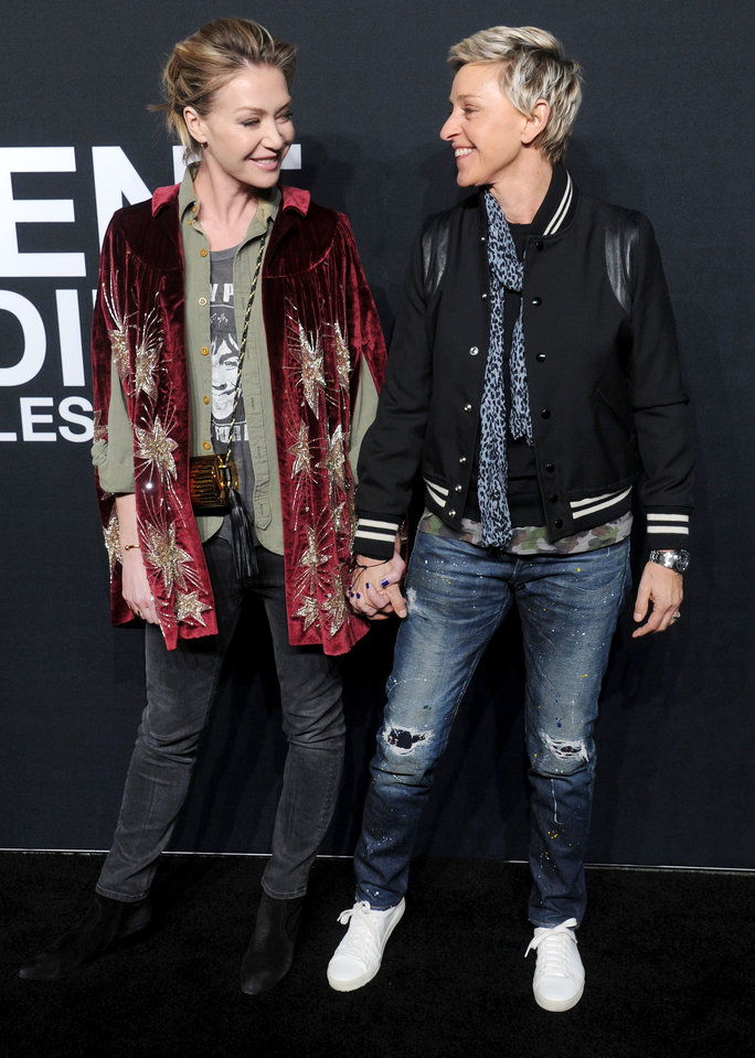 पोर्टिया de Rossi and Ellen DeGeneres