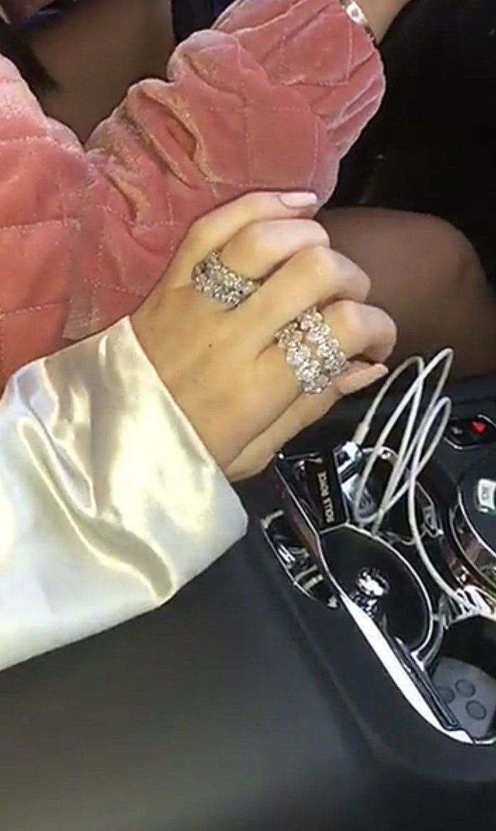 ไคลี Jenner snapchat diamond ring - embed