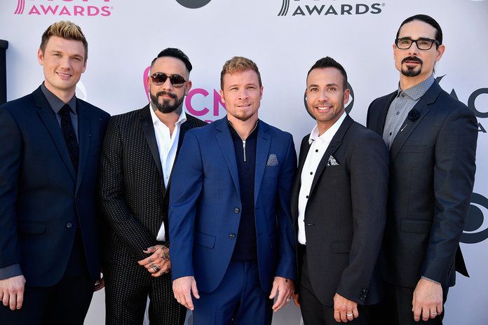 छेद Carter, AJ McLean, Brian Littrell, Howie D, and Kevin Richardson of the Backstreet Boys 