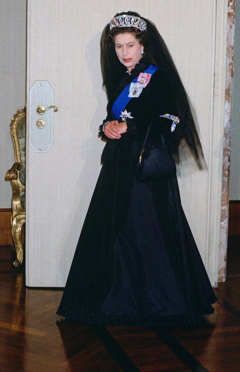 रानी Elizabeth 2