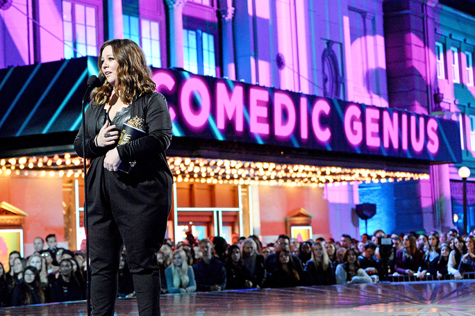 मेलिसा McCarthy Accepts the Comedic Genius Award