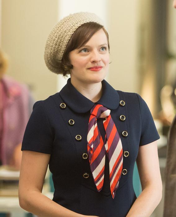 อลิซาเบ Moss as Peggy Olson in Mad Men wearing navy dress and hat