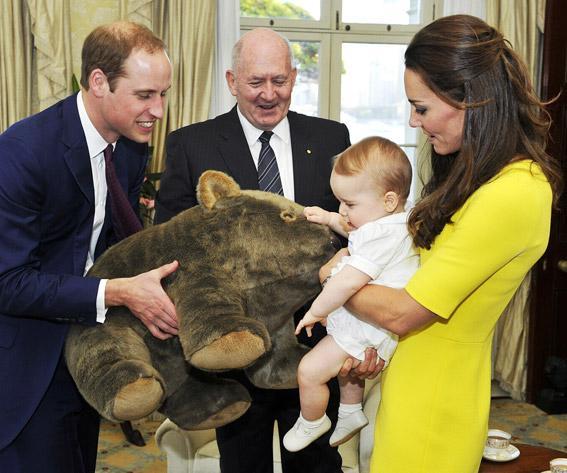 เจ้าชาย George of Cambridge and Prince William, Duke of Cambridge and Catherine, Duchess of Cambridge