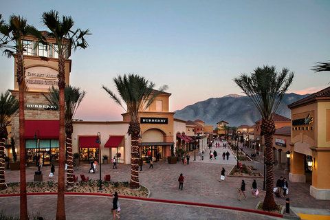 जीवन + होम: Palm Springs City Guide: Desert Hills Outlets