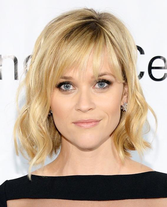रीज़ Witherspoon wavy short hair with bangs