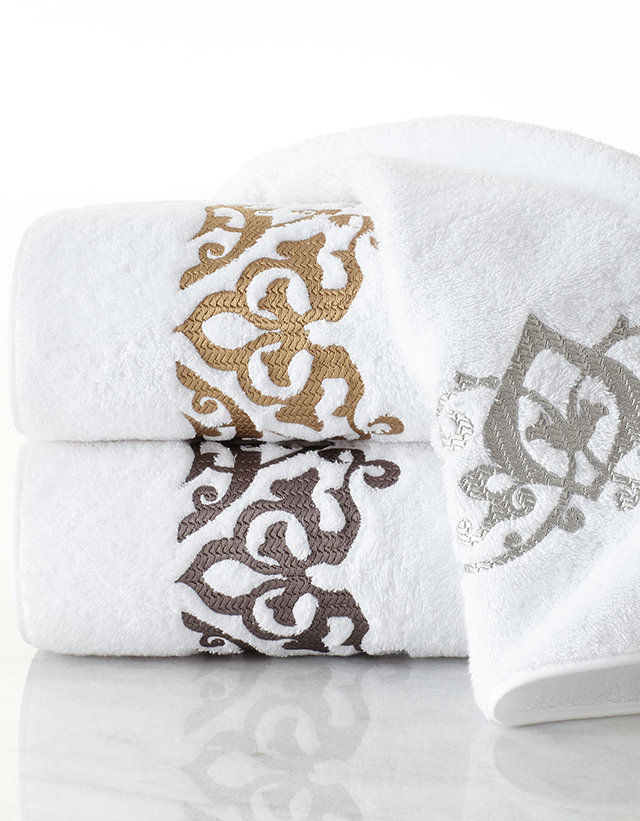Neiman marcus bath towel
