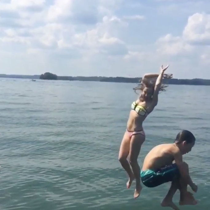कब she gave us new #SundayFunday goals by jumping off of a boat with Ryder. 