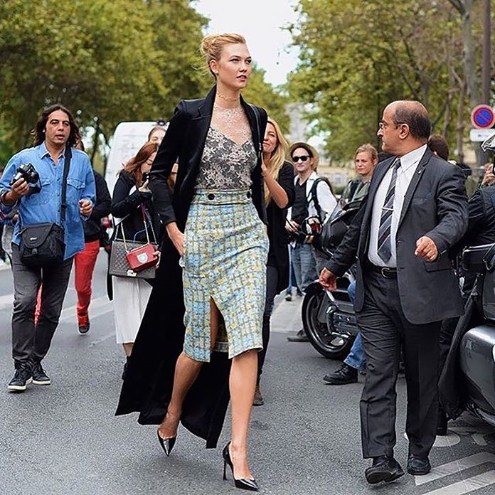 การเดินวางมาด to the Paris Dior show 