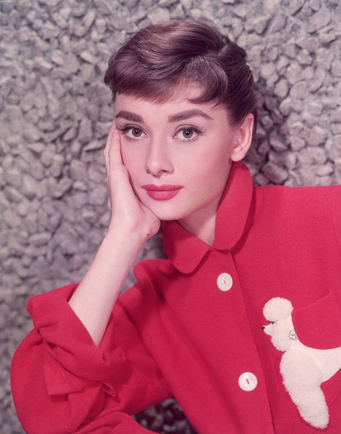 “มี a shade of red for every woman.” —Audrey Hepburn