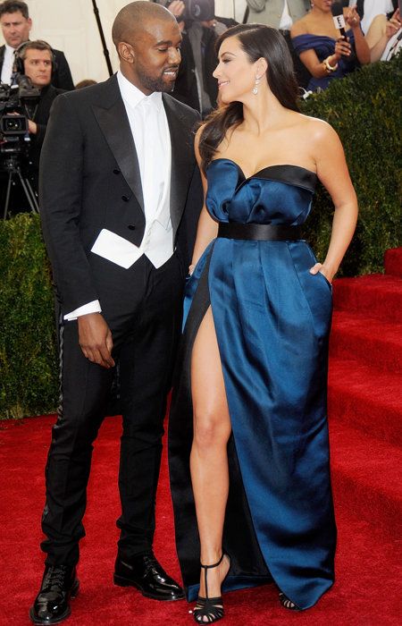 किम Kardashian wears blue Lanvin strapless dress at 2014 Met Gala with Kanye West