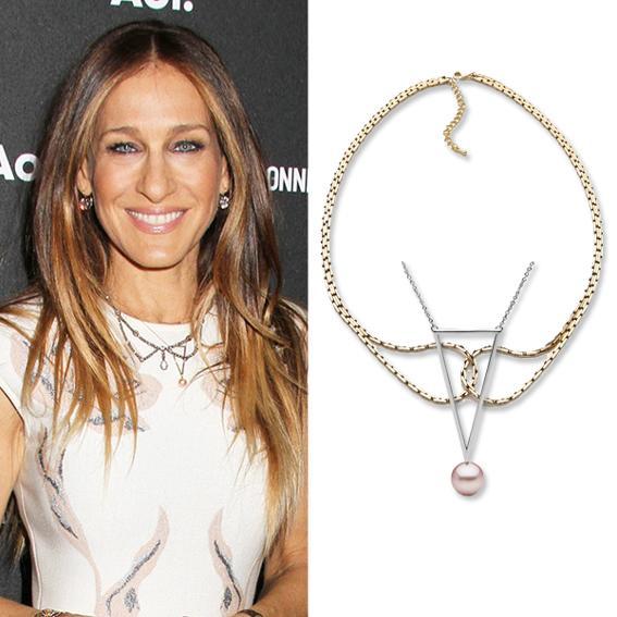 सारा Jessica Parker wearing layered necklaces