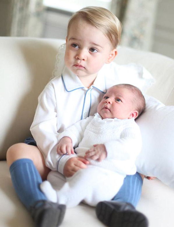 เจ้าหญิง Charlotte Gets Serious With Prince George 