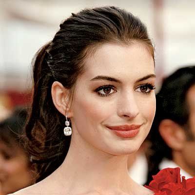 गर्मी Weddings - Celeb Hair - Anne Hathaway