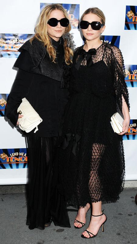แมรี่ Kate and Ashley Olsen attend Broadway Opening of 