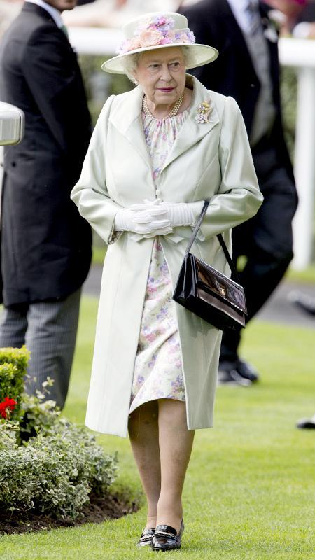 พระราชินี Elizabeth Fashion