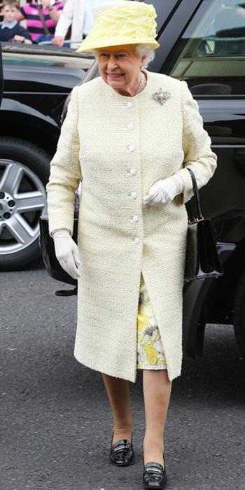 พระราชินี Elizabeth yellow outfit 2014