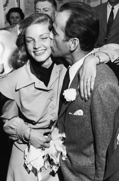 हम्फ्री Bogart and Lauren Bacall wedding kiss