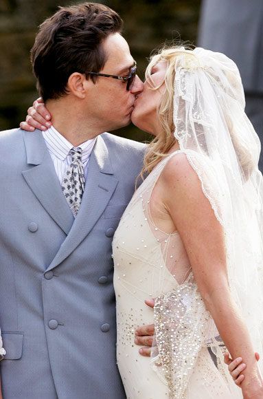 केट Moss and Jamie Hince wedding kiss