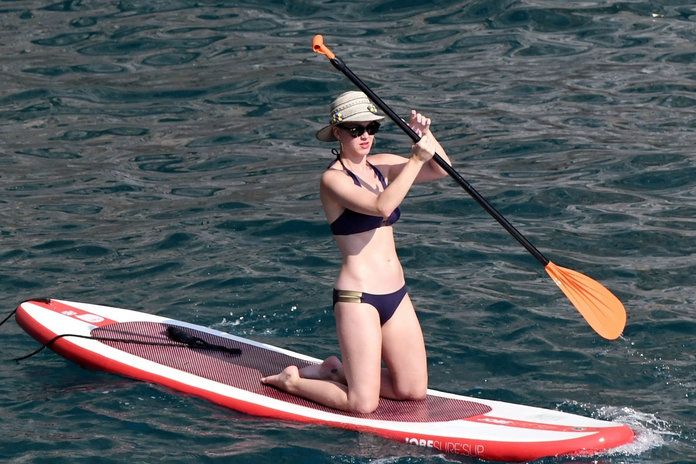 Katy Perry - Paddleboarding 
