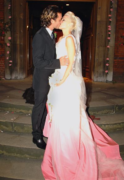 वेन Stefani and Gavin Rossdale wedding kiss