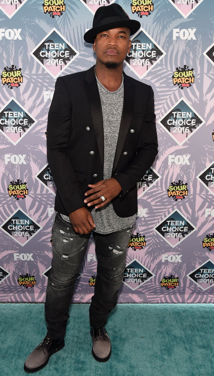 रिकॉर्डिंग artist Ne-Yo attends Teen Choice Awards 2016 at The Forum on July 31, 2016 in Inglewood, California. 
