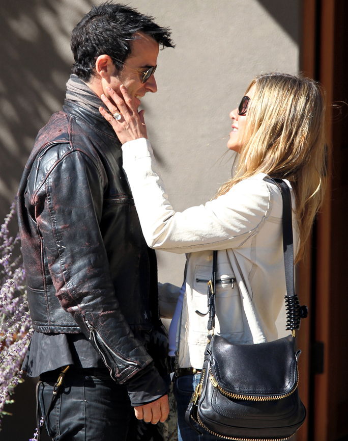 जेनिफर Aniston and Justin Theroux October 6, 2012
