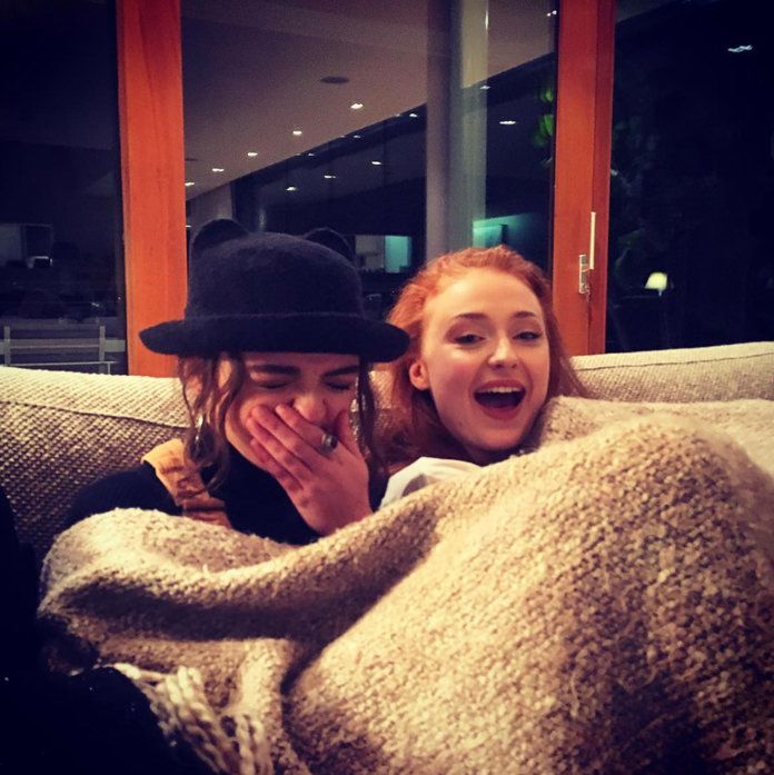 वे Obsessed with Maisie Williams and Sophie Turner’s Friendship 