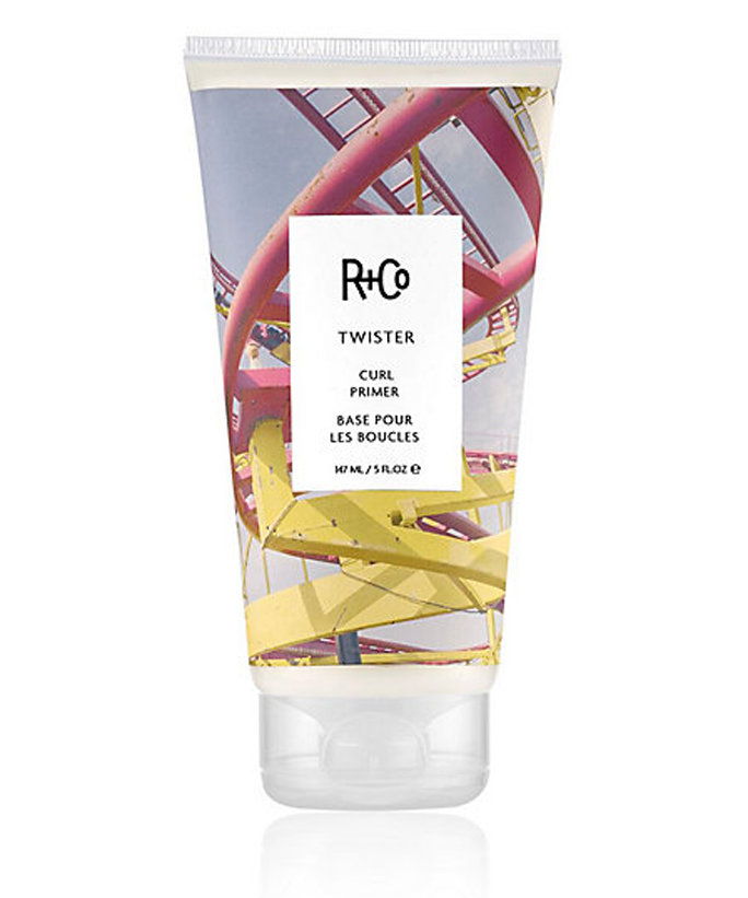 के लिये The Bounciest Curls: R + Co Twister Curl Primer 