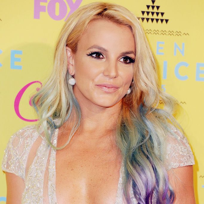इंद्रधनुष Strands: Britney Spears 