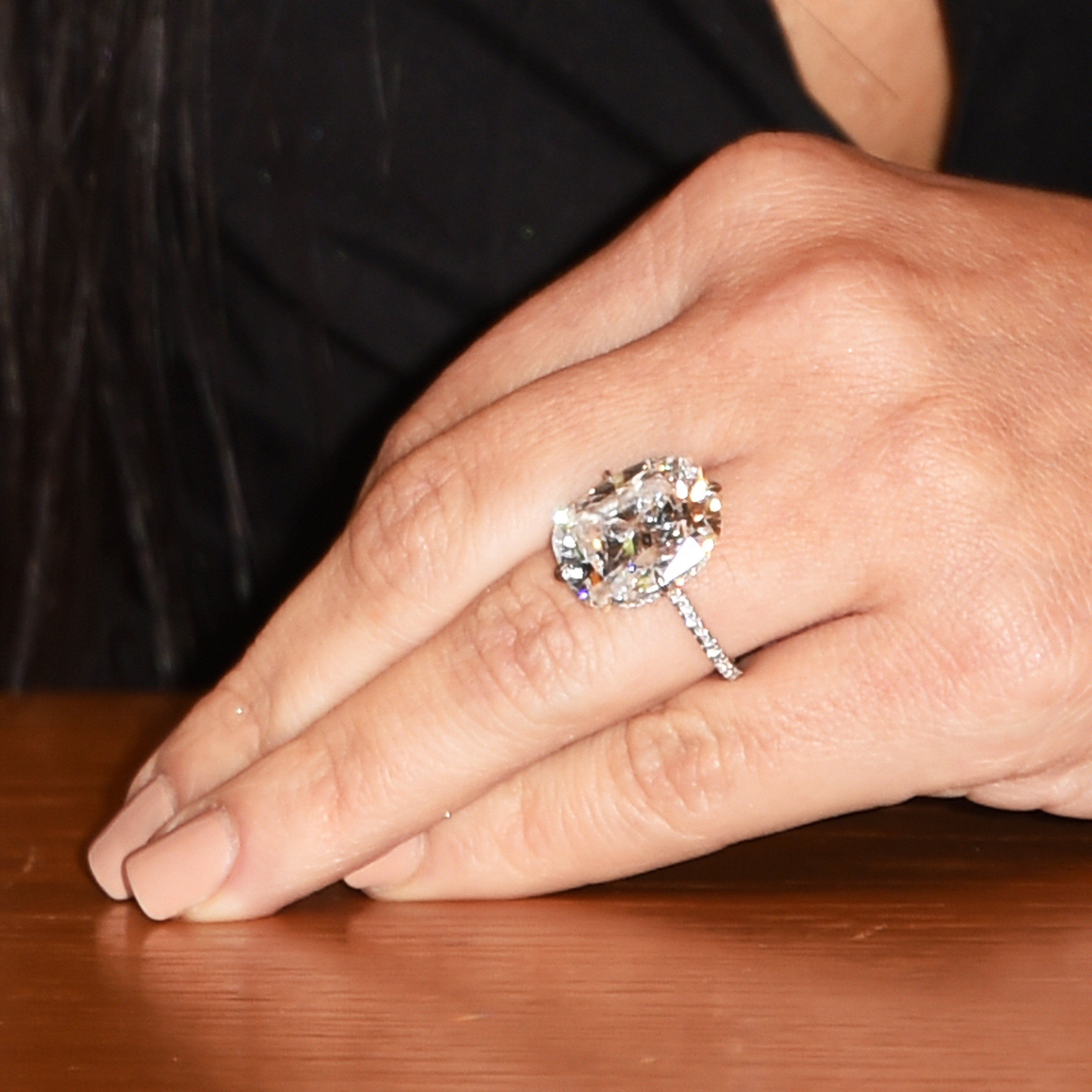 किम Kardashian West - engagement ring - May 7, 2015