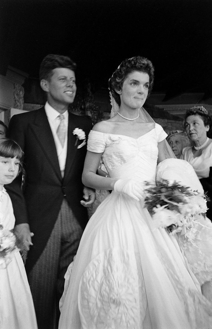 जैकी and John F Kennedy after their wedding ceremony 
