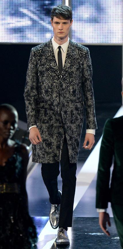 फैशन Rocks - Roberto Cavalli coat, Uniqlo shirt, Trash & Vaudeville tie, and Trash & Vaudeville shoes