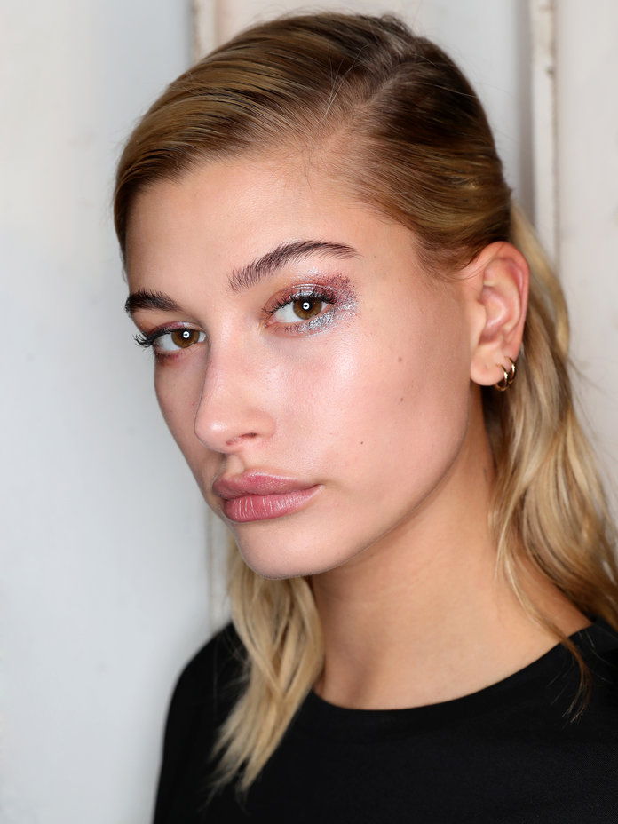 हैले Baldwin - London Fashion Week Beauty Looks - Lead 