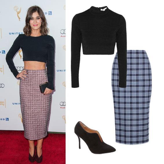 जूते and Skirts: Lizzy Caplan