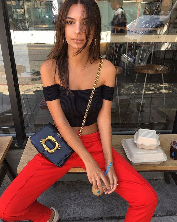 एमिली Ratajkowski Affordable Outfit Meshki Crop top