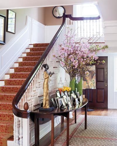 केनेथ Cole's Stylish Home - The Foyer