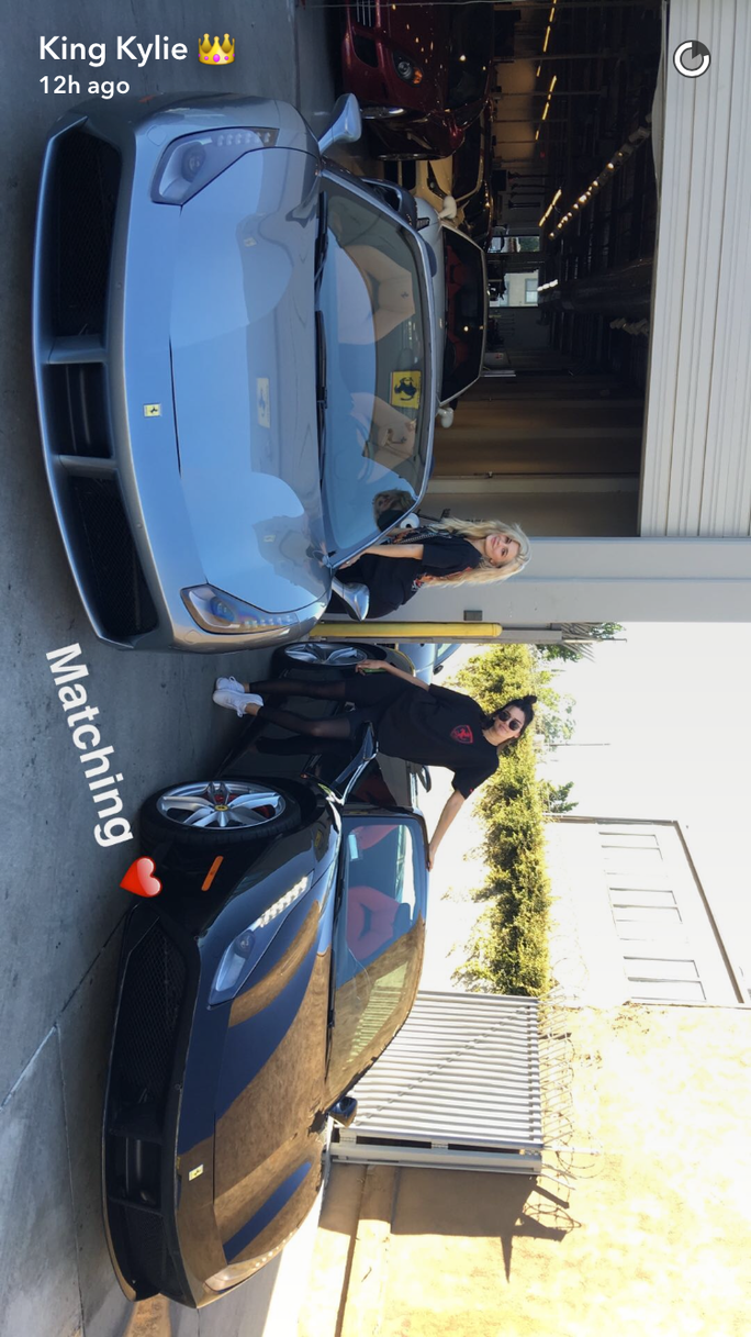 เคนดอล and Kylie Ferraris EMBED