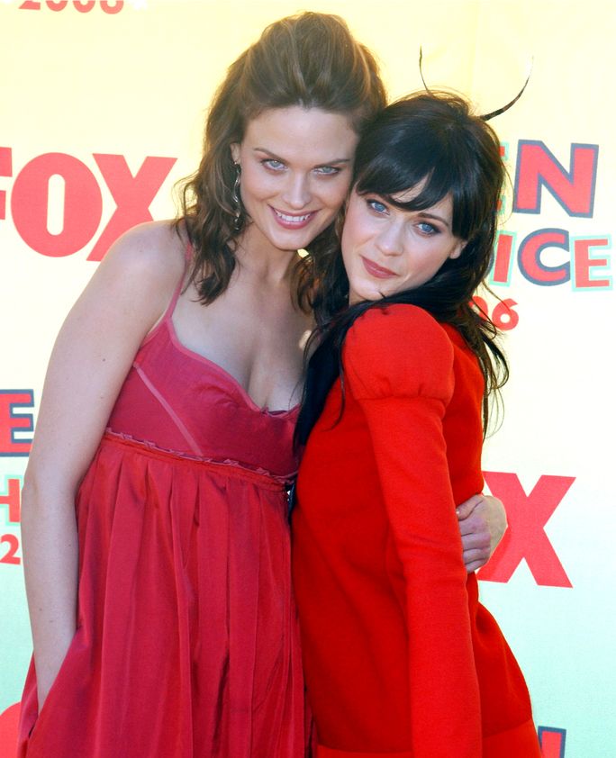 เอมิลี่ Deschanel and Zooey Deschanel 